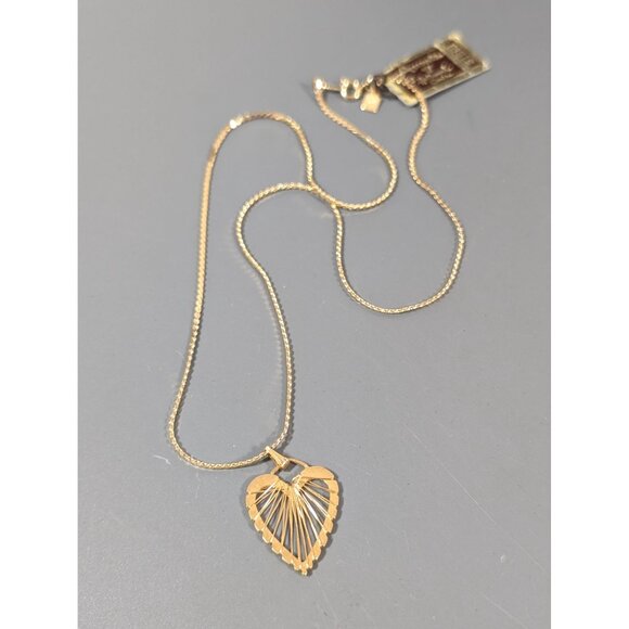 Vintage Accents by Halllmark Gold Tone Wire Wrap Heart Necklace 18" - Picture 3 of 8